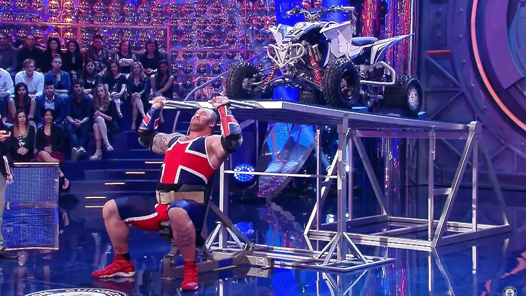 Video: Game of Thrones star “The Mountain” in record-breaking quad lifting showdown