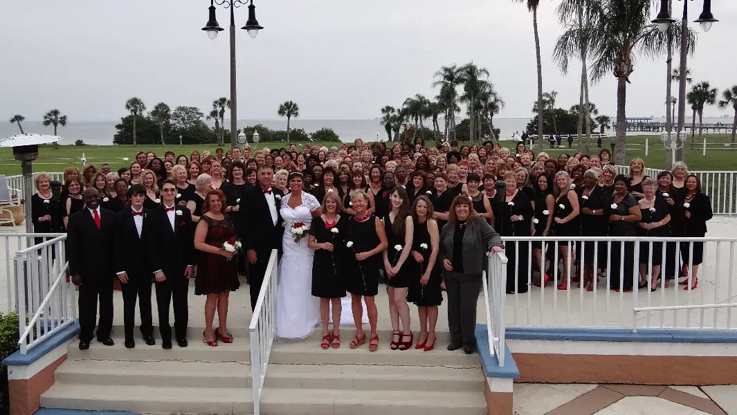 “There was so much love and laughter”: Record-setting bride had 168 bridesmaids