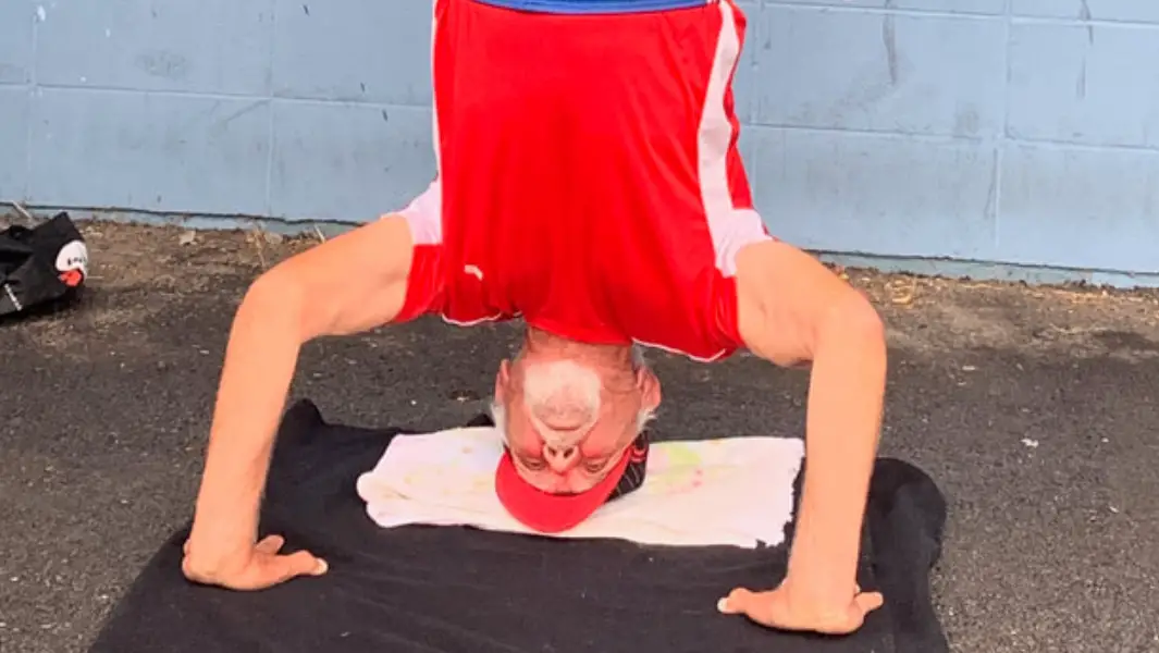 75-year-old Quebec man becomes oldest person to perform a headstand