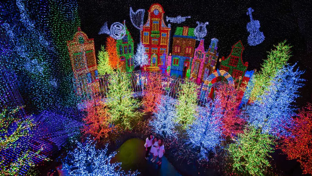 11 glittering Christmas lights records that shine this holiday season