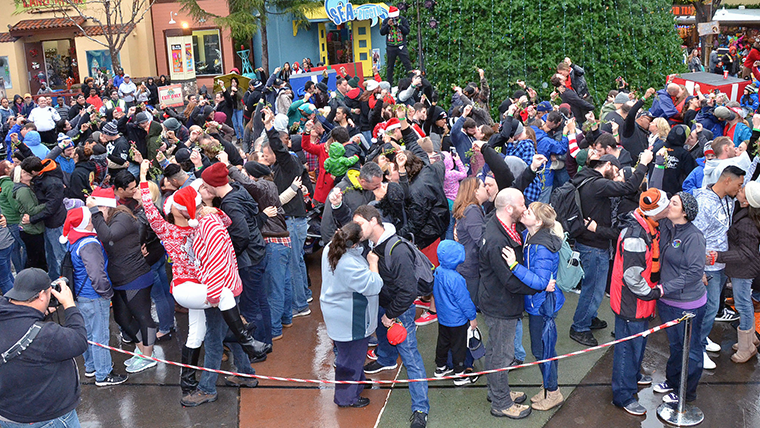 Six-Flags-Header