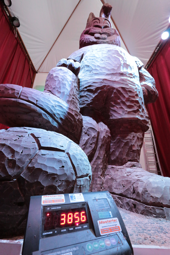 Chocofest in Brazil builds largest chocolate rabbit to celebrate Easter