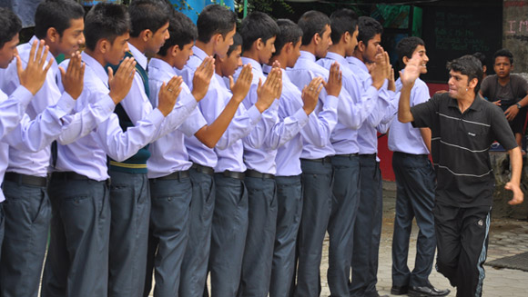 High-Five-day-Article-580-327