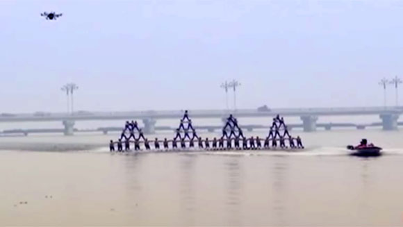 largest-human-waterskiiing-pyramid-header