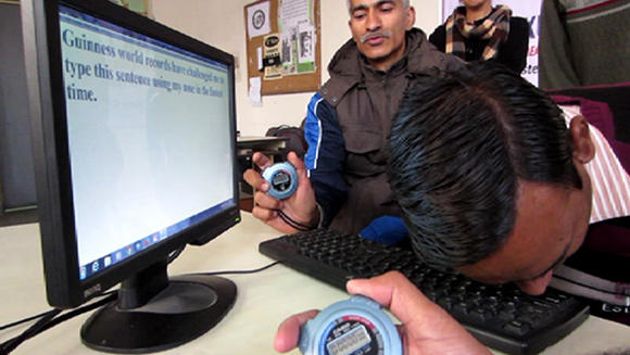 vinod-nose-typist-cert-shot-guinness-world-records-action-shot-header