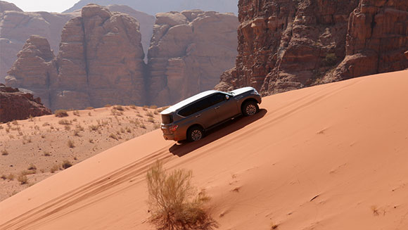 fastest-time-to-acsend-a-100-m-sand-dune-by-a-car-header