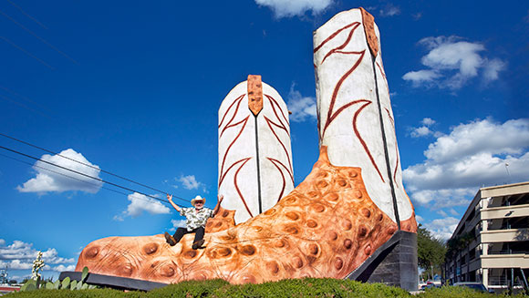 largest-cowboy-boot-sculpture-header