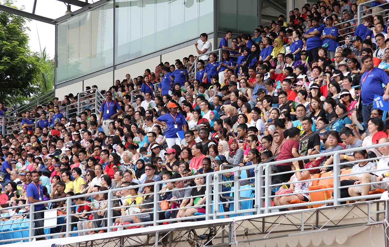 Largest reunion of people born at the same hospital header