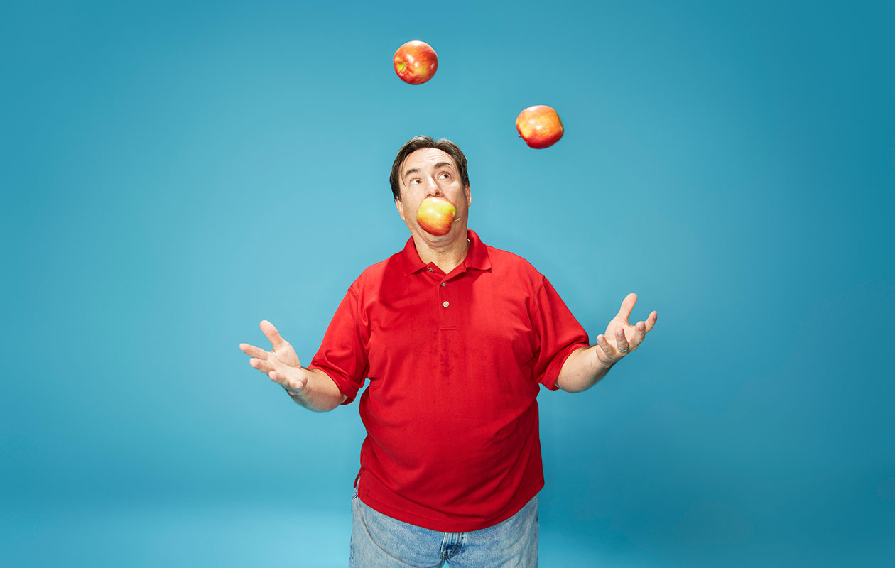 Most bites while juggling apples header