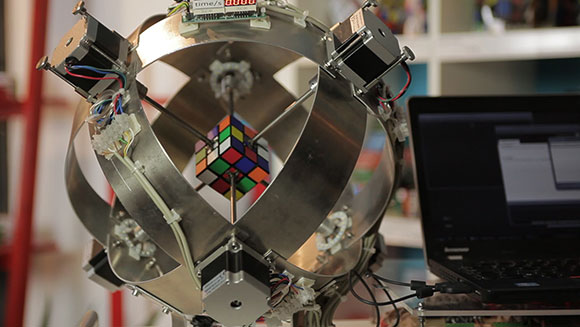 Fastest robot to solve a Rubik's cube - header
