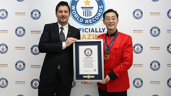 Liu Xiao Ling Tong with Rowan Simons and certificate