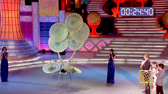 Most open umbrellas balanced simultaneously