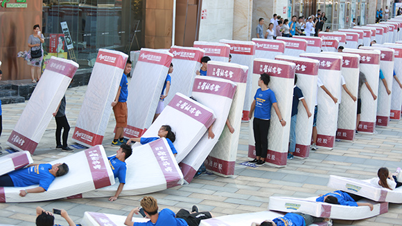 Largest human mattress dominoes attempt header