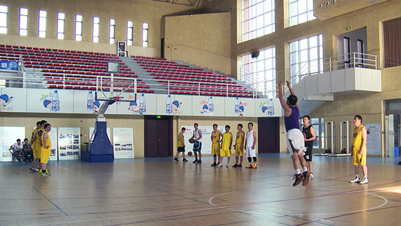 Most consecutive basketball half-court shots header