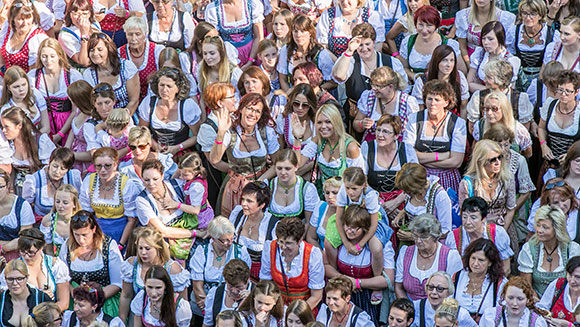 Largest gathering of people dressed in Tracht dress header