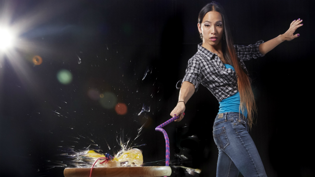 Most eggs cracked with a whip in one minute