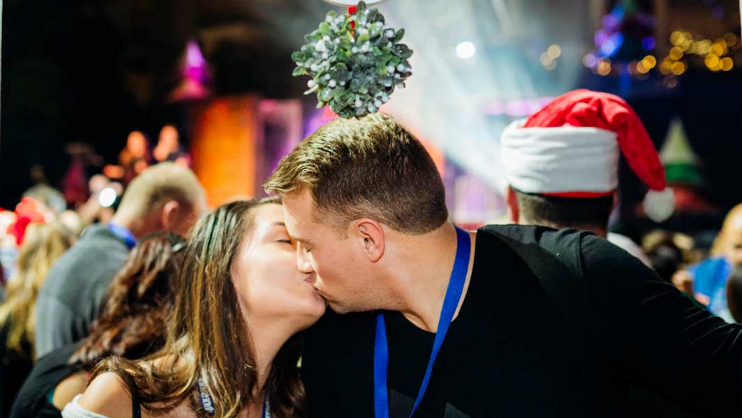 Most couples kissing under the mistletoe single 3