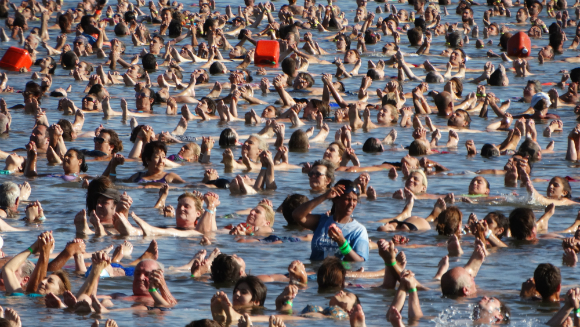 Most people floating in a line 4