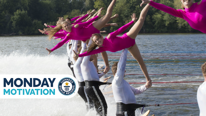 Most strap doubles waterskiers water skiing simultaneously