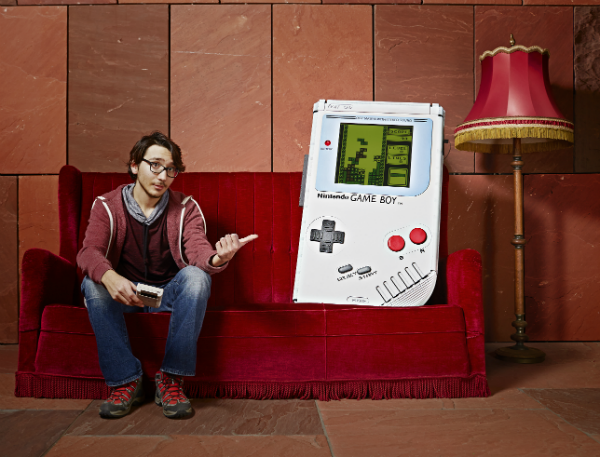 Video: World's largest Game Boy enters Guinness World Records Gamer's ...