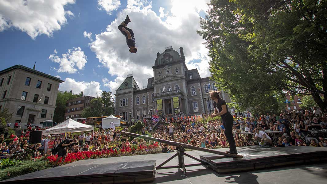 Most consecutive backflips on a teeter board header