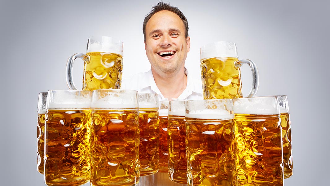 Oliver Struempfel Most beer steins carried over 40m