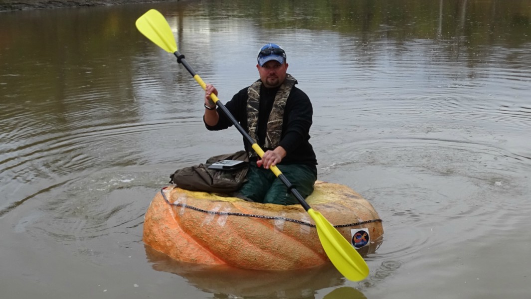 Longest journey by pumpkin boat 4