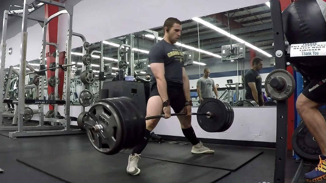 Most sumo deadlifts in one minute