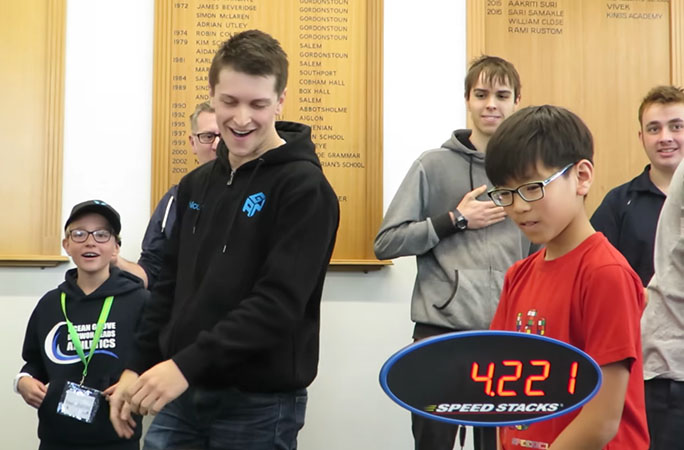 Felix Cube Aussie breaks record for fastest time to solve a Rubik’s cube ...