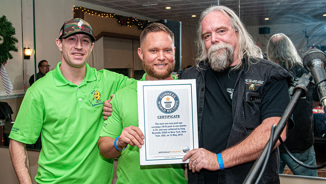 Greg Reynolds breaks push ups record