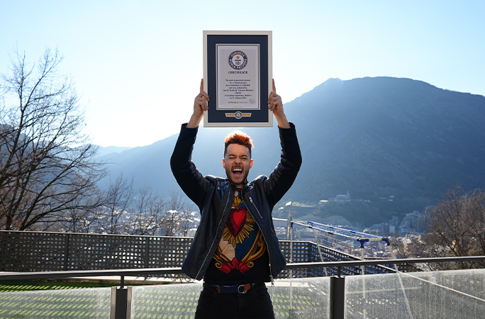The Grefg holding his Guinness World Records certificate