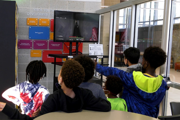 American YouTuber creates world's largest Xbox console | Guinness World ...