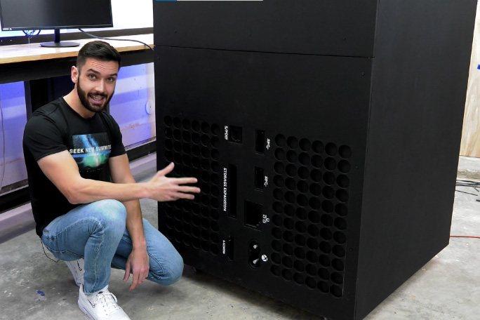 American YouTuber creates world's largest Xbox console | Guinness World ...