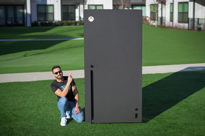 American YouTuber creates world's largest Xbox console | Guinness World ...