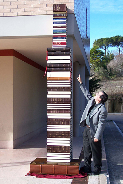 Micheles tower of books