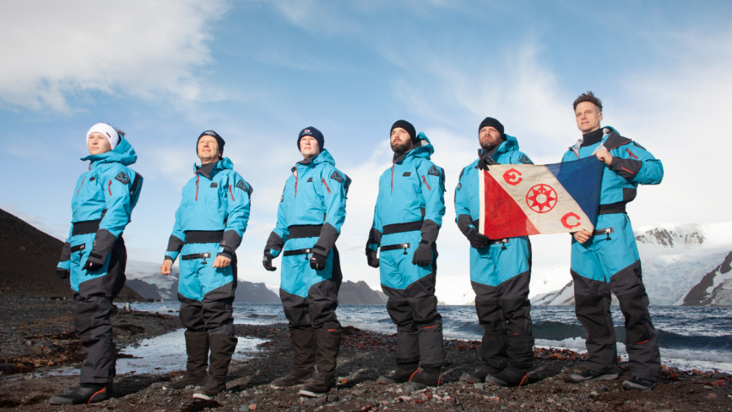 Shackleton mission with flag