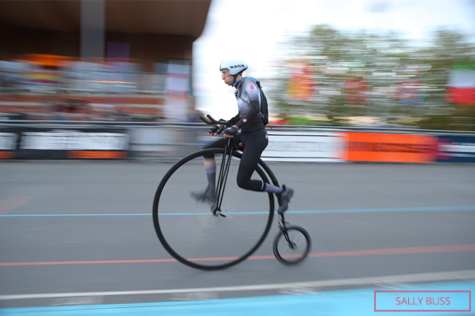 Alberto Bona riding with one leg