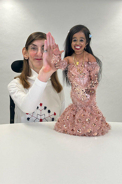 Jyoti and Rumeysa compare hands
