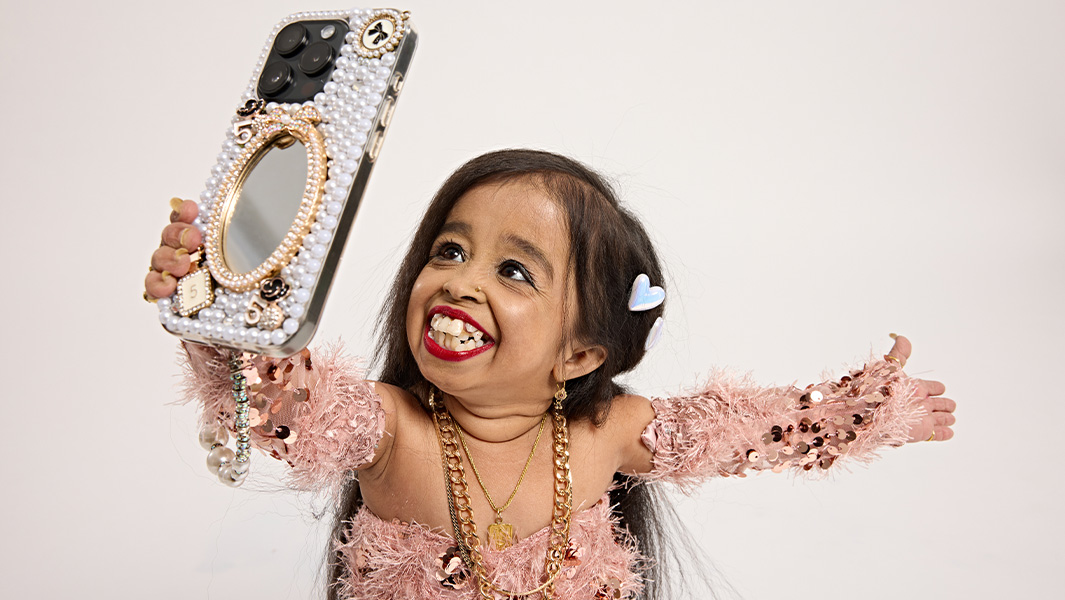 World s Shortest Woman Jyoti Amge Breaks Another Record On Her Birthday World s Shortest Woman Jyoti Amge Breaks Another Record On Her Birthday