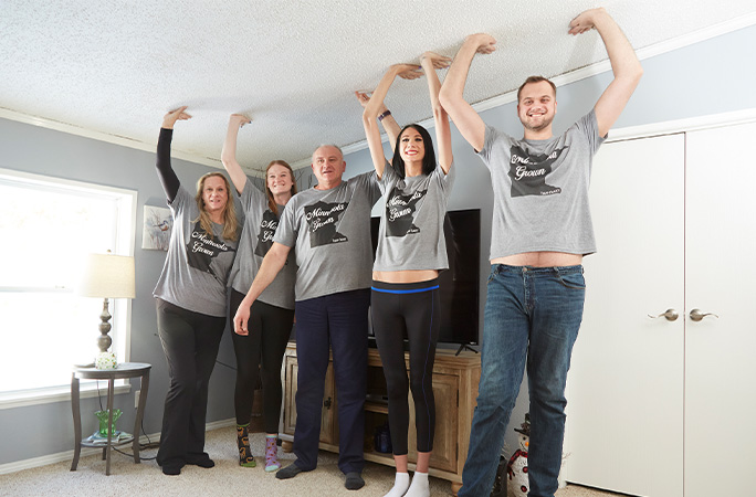 The world's tallest family with Savvy, second from right.