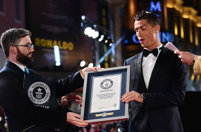 Cristiano Ronaldo accepting a GWR certificate