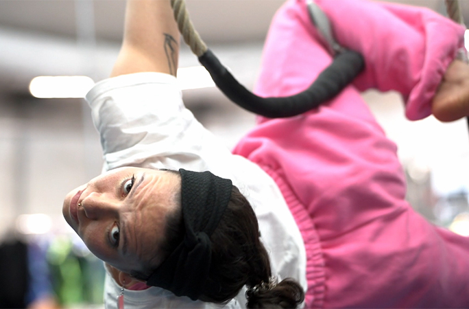 Enya upside down on the rope
