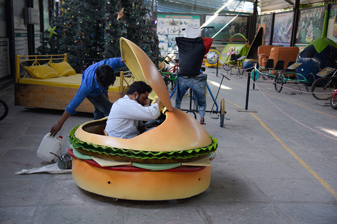 hamburger shaped car