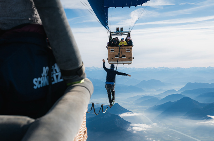 Friedi on the slackline