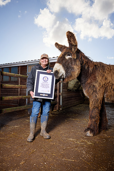 Bambou with owner and certificate