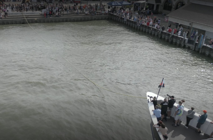 The boat approaching the shore