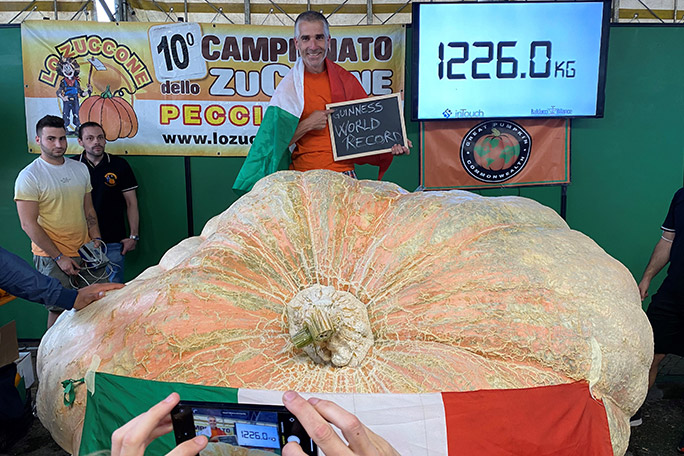 previous heaviest pumpkin grown by stefano cutrupi in 2021