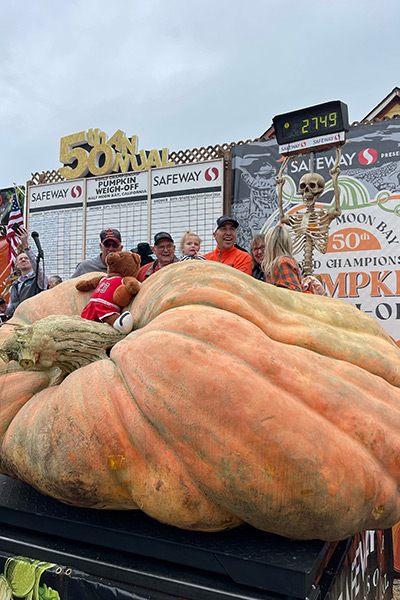 previous heaviest pumpkin grown by travis gienger in 2023