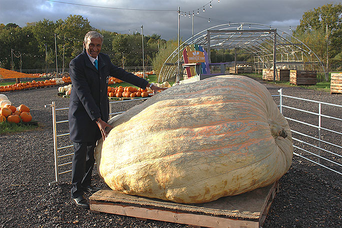 heaviest pumpkin with gwr adjudicator prav patel