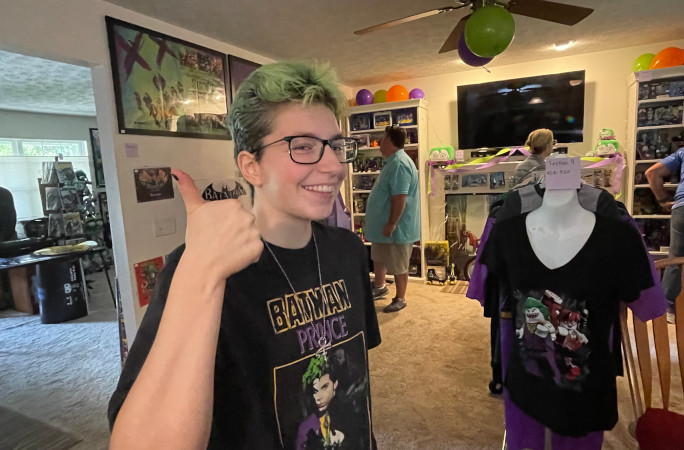 Megan giving a thumbs up